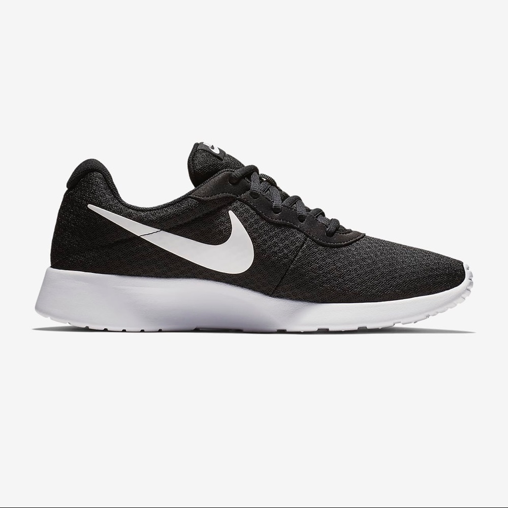 Black & White Nike Tanjun